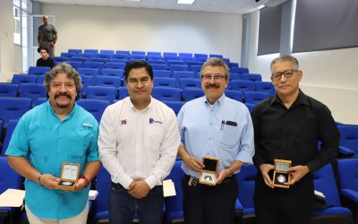 IT de La Paz reconoce a docentes por 30 y 40 años de servicio