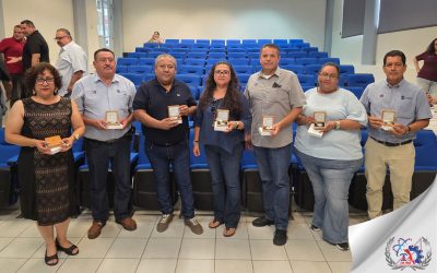 IT de La Paz reconoce 25 y 30 años de personal Docente y Administrativo